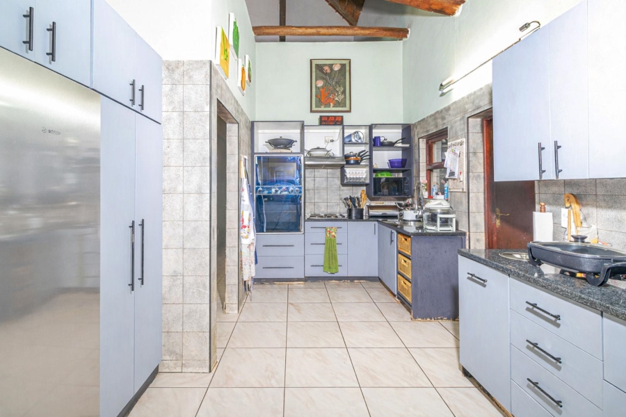 To Let 5 Bedroom Property for Rent in Melodie North West